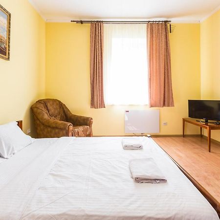 Квартира В Центрі Подобово На Вулиці Коперника 26 Біля Палацу Мистецтв Lviv Exteriör bild
