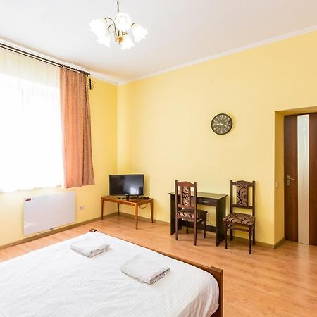 Квартира В Центрі Подобово На Вулиці Коперника 26 Біля Палацу Мистецтв Lviv Exteriör bild