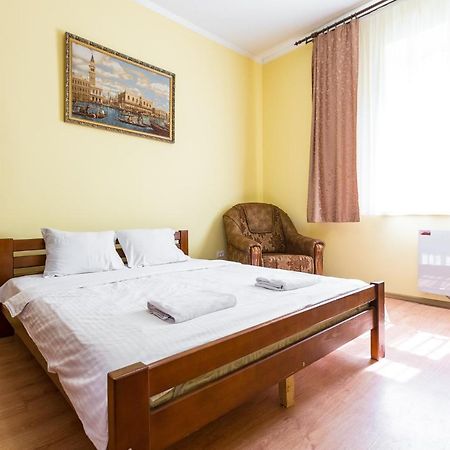 Квартира В Центрі Подобово На Вулиці Коперника 26 Біля Палацу Мистецтв Lviv Exteriör bild