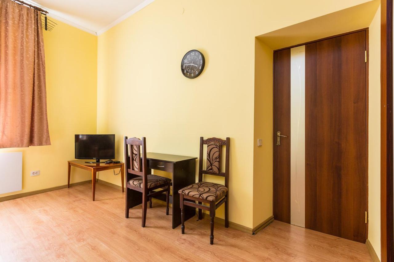Квартира В Центрі Подобово На Вулиці Коперника 26 Біля Палацу Мистецтв Lviv Exteriör bild